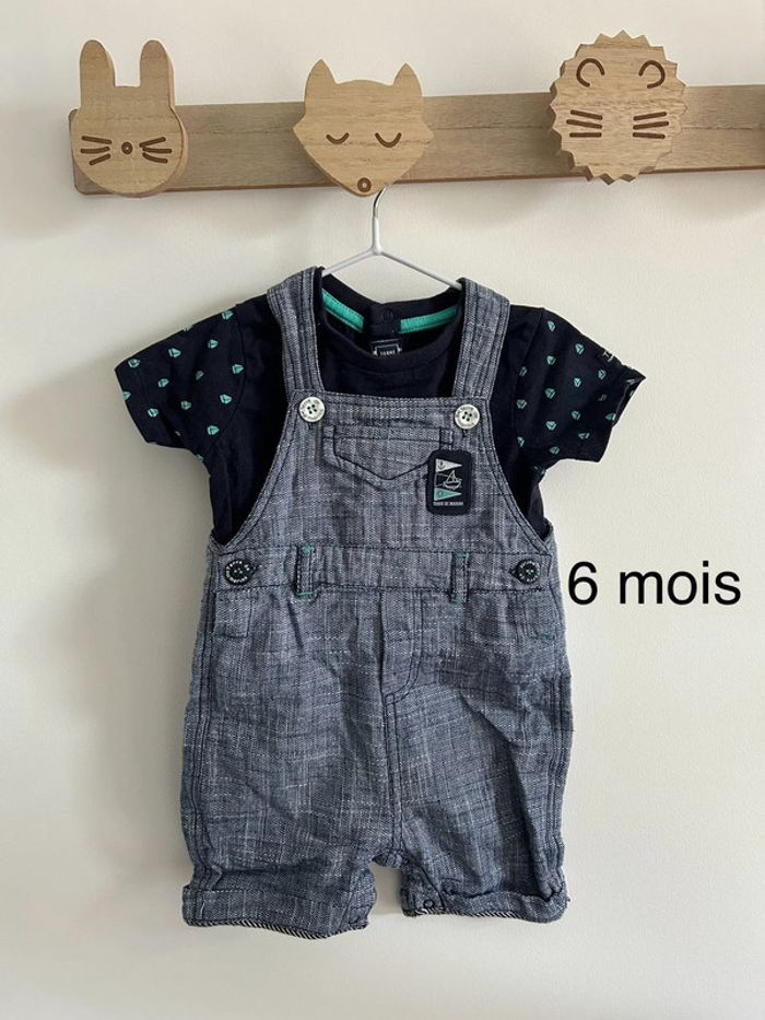 Ensemble t shirt et salopette