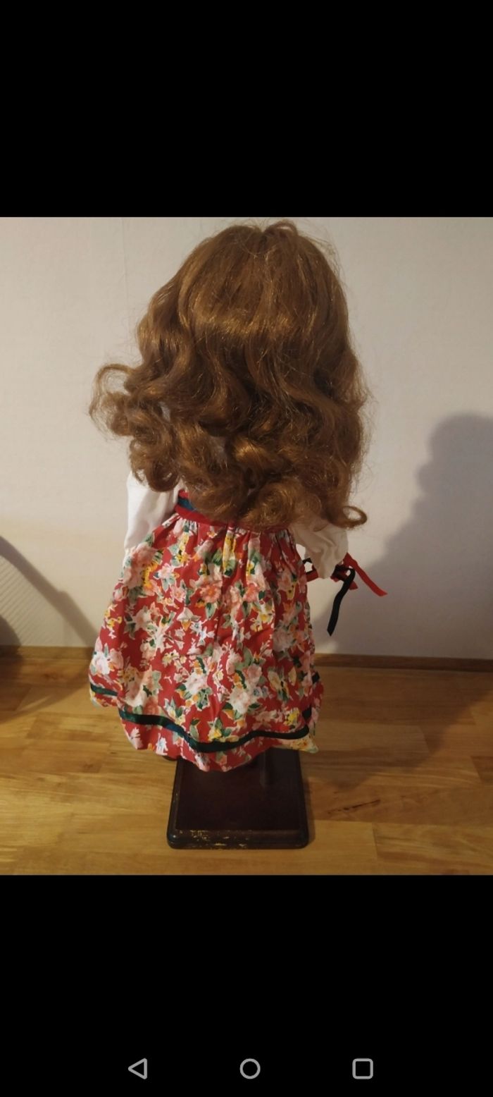 Poupée en porcelaine - photo numéro 2