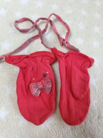 Moufles avec cordons