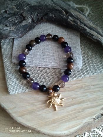 Bracelet protection en pierres naturelles et soleil
