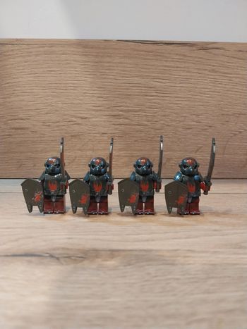 Figurines type lego 4 guerriers orcs seigneur des anneaux