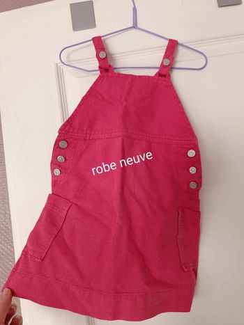 Robe rouge 4 ans neuve sans étiquette