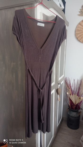 Robe  Voyelles en lainage coloris taupe taille S/M très bon état