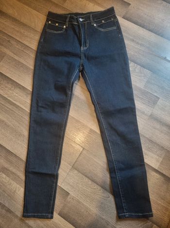 Jean skinny taille haute. Femme. Taille L. NEUF