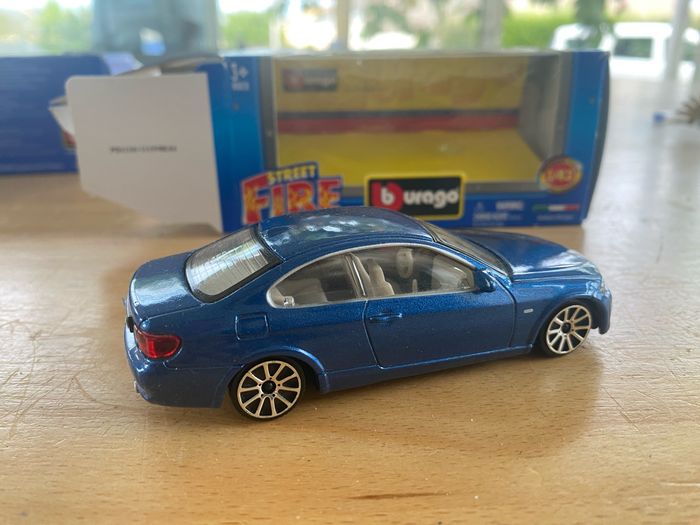 Miniature burago BMW 325 i coupé - photo numéro 2
