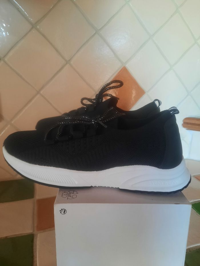 Baskets noires neuves  femme - photo numéro 7