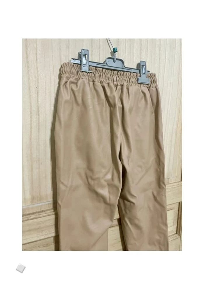 Jogging effet simili cuir avec cordon à la taille - photo numéro 3