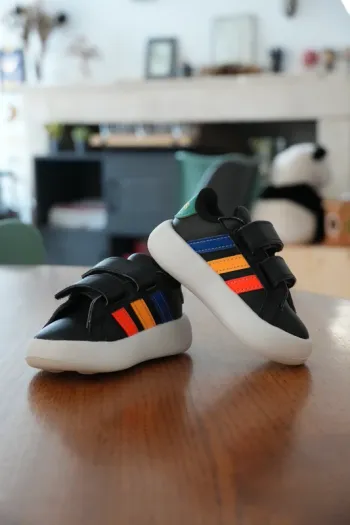 Baskets bébé Adidas noires colorées – Pointure 19