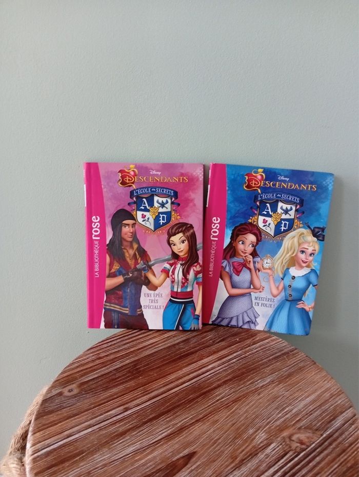 Lot bibliothèque rose « descendants » tome 1 à 10 - photo numéro 8