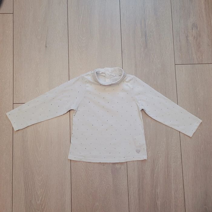 Maillot à col roulé blanc avec etoiles. Fille 18 mois. Marque Obaibi