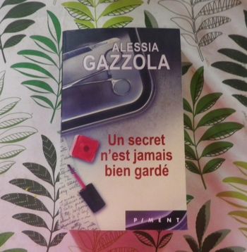 Un secret n'est jamais bien gardé de Alessia Gazzola Ed. Piment