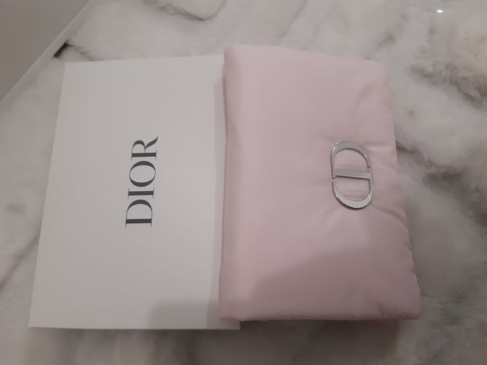 Dior Pink Puffy Pouch with Silver Dior Logo - photo numéro 9