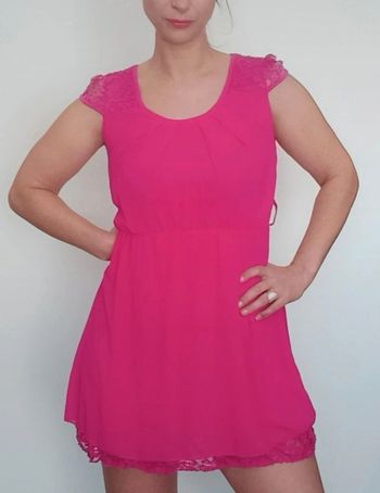 Robe doublure dentelle flashy fushia neuve tu