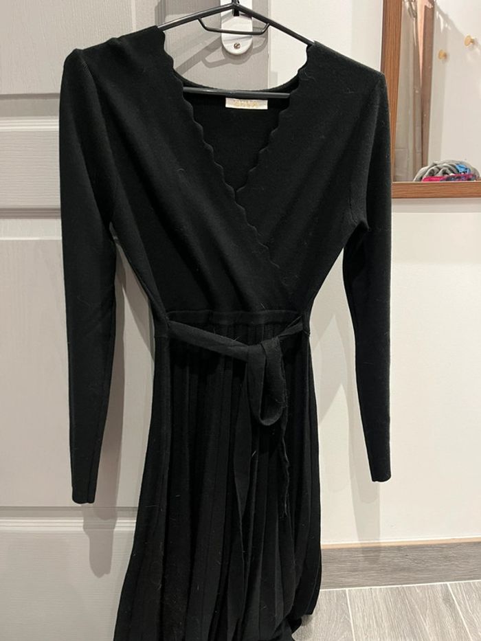 Robe noire col V - photo numéro 2