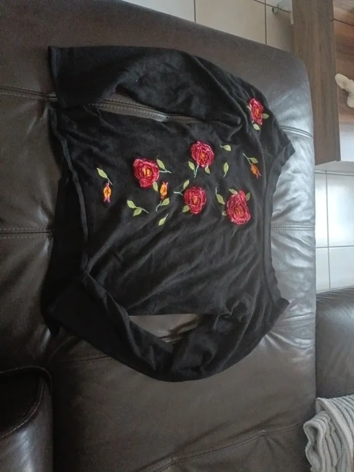 Pull taille 40 T3 étincelle couture fleurs broderie velours