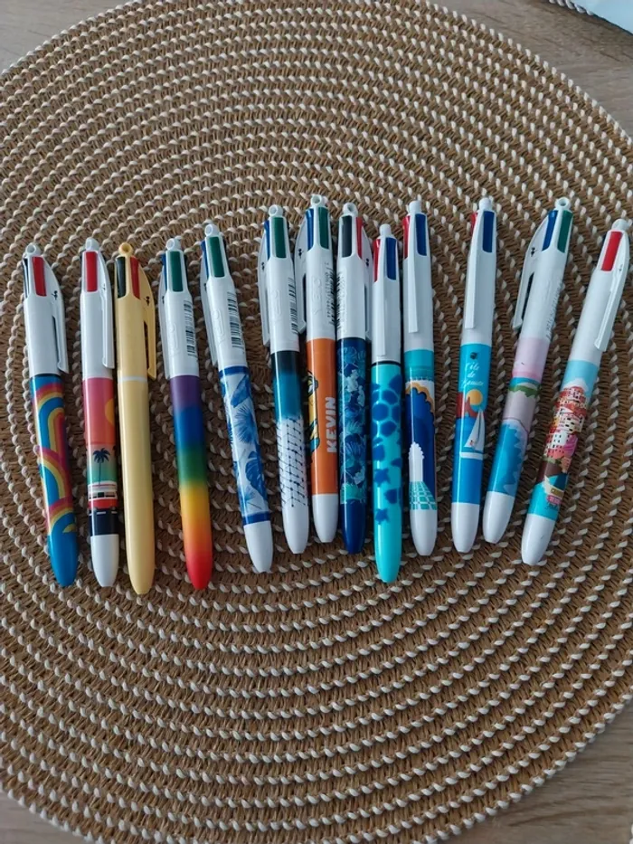 Lots de 13 Bic 4 couleurs