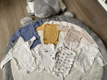 Lot bodies et pyjamas de naissance
