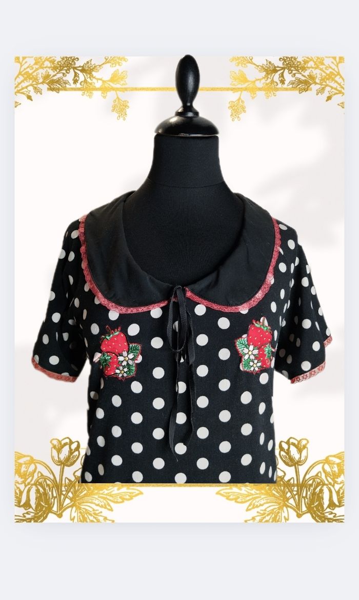 Robe pin-up noire polka broderie fraise Dancing Days by Banned - photo numéro 2
