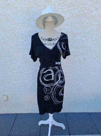 Robe été noire et blanche Desigual t. S décolleté V
