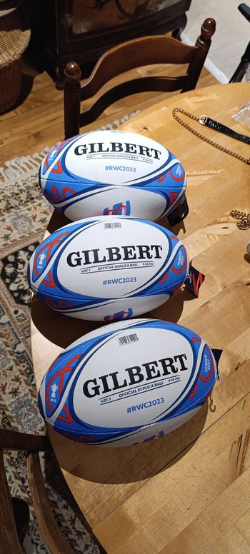 Lot de 3 ballons de rugby neufs