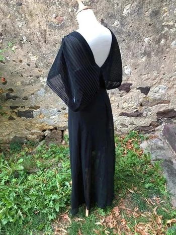 Robe de cérémonie NAF NAF noire dos nu et col en v