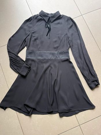 Robe cintrée col Claudine noire Zara S