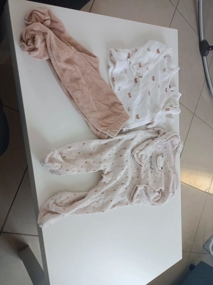 Lot 2 pyjamas