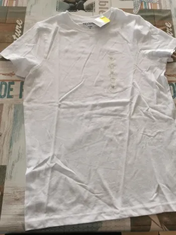 T shirt 12 ans neuf