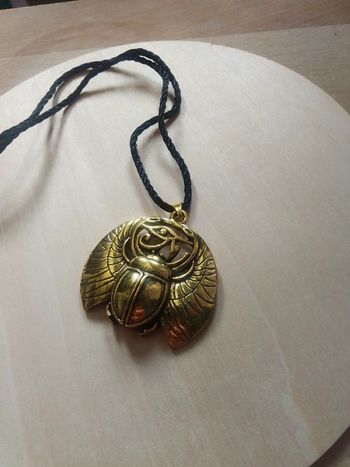 Collier scarabée doré
