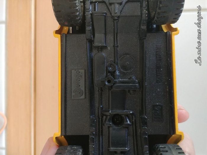 Bburago Pirreli 1/24 Jeep jaune yellow siem car Burago - photo numéro 2