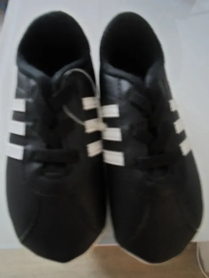 chaussure Adidas neuf bien LIRE - photo numéro 3