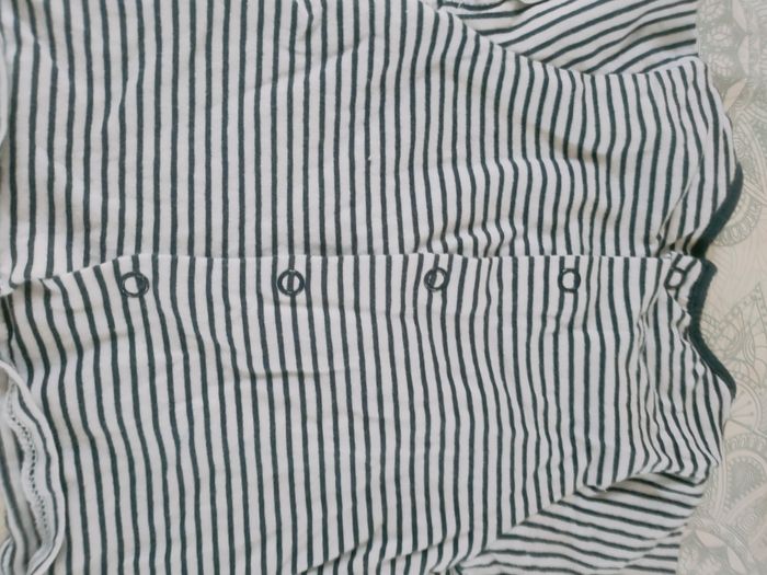 T-shirt Obaibi 9 mois - photo numéro 4