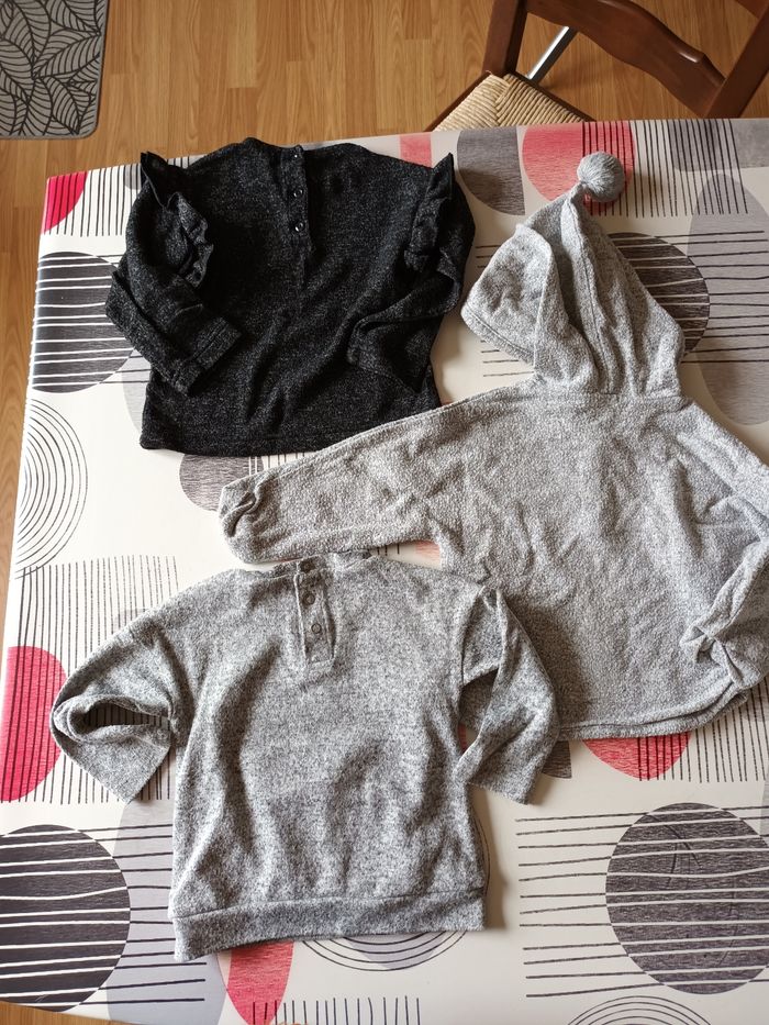 Lot 3 pulls légers Taille 18 mois 👧 - photo numéro 2