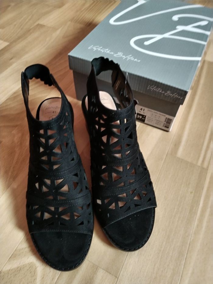 Chaussures ouvertes montantes à talon 41 - photo numéro 3