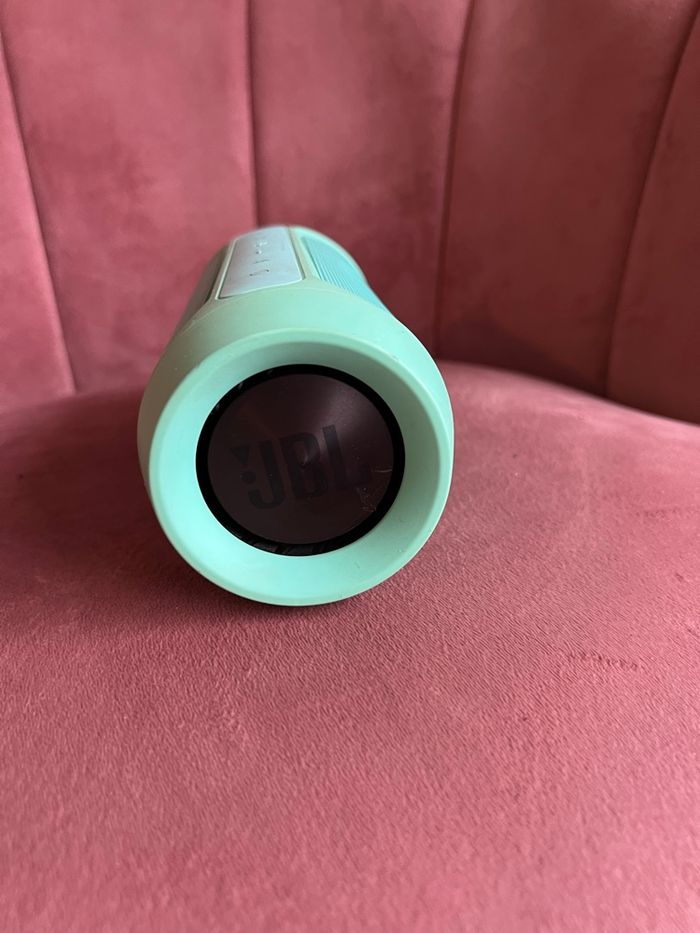 Enceinte JBL portable en très bon état dans la couleur mint (rare). - photo numéro 4