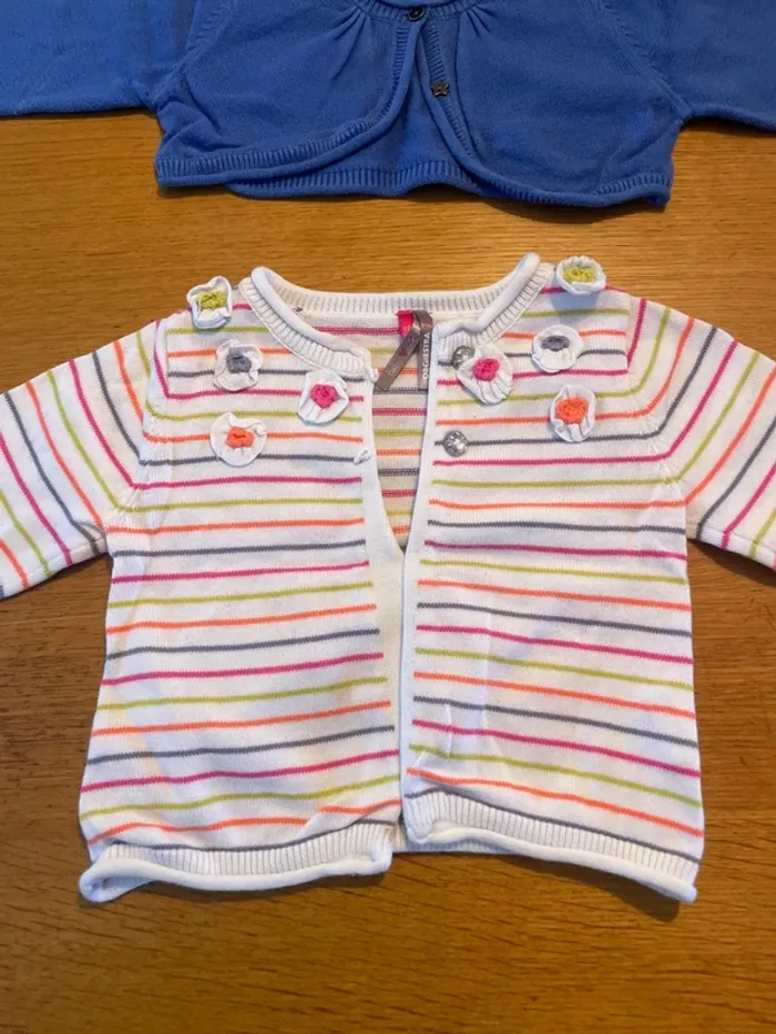 3 gilets fille 12 mois - photo numéro 2
