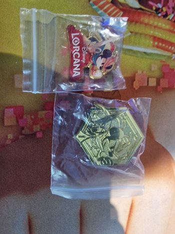 Lot 2 pins lorcana disney mickey