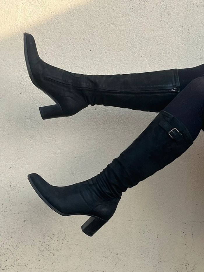 Bottes hautes à talons moulante et souple avec fermeture zip - en cuir noir - photo numéro 4