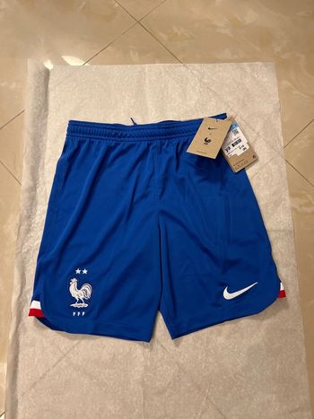Short de foot Nike équipe de France taille 9/10 ans authentique neuf