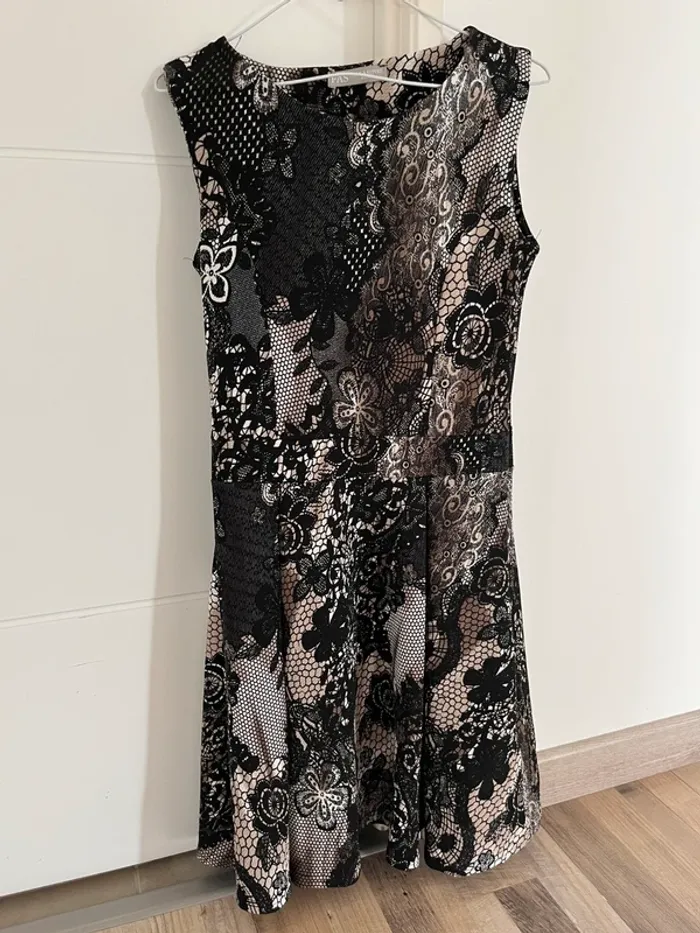 robe avec dentelle