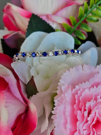 Bracelet élastique avec zirconium bleu et transparent