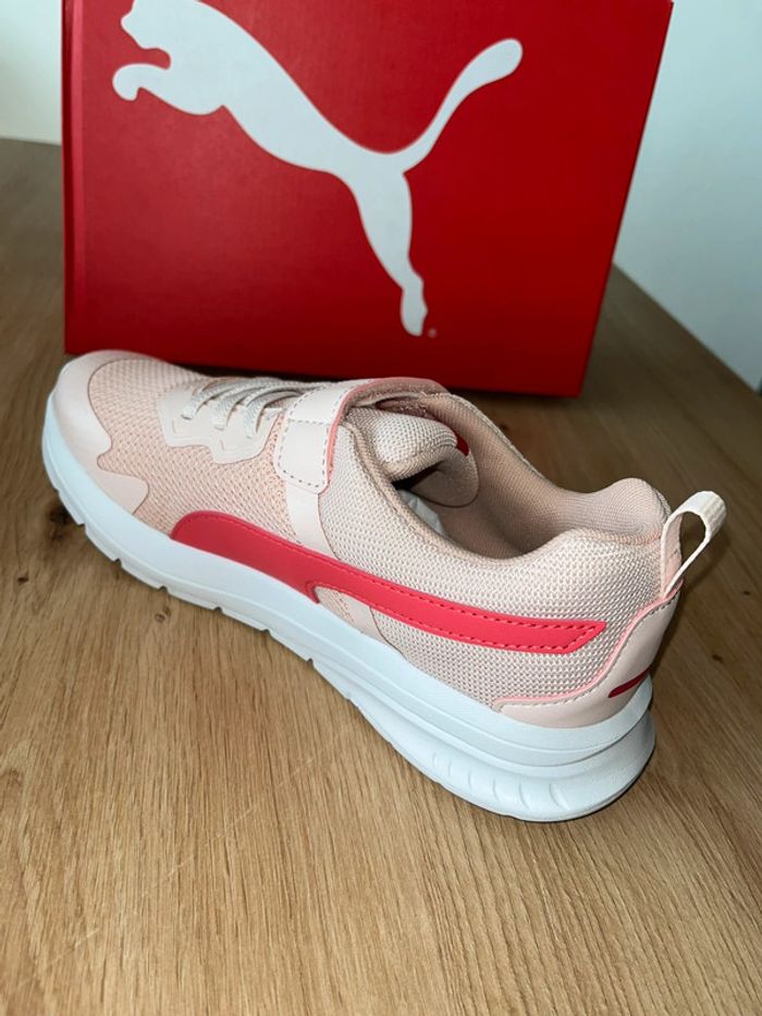 Baskets Puma filles neuves Taille 35 - photo numéro 6