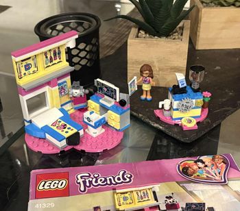 légo friends  La chambre labo d'Olivia