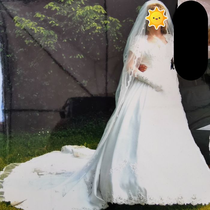 Robe de mariée blanche + voile+ jupon +cerceaux +gants - photo numéro 3