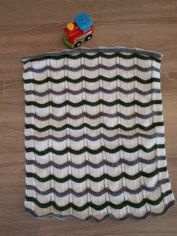 Couverture en laine bébé tricotée a la main