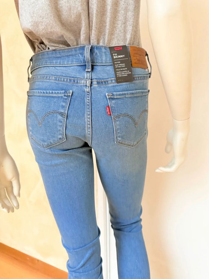 Jean Levi’s 711 Skinny – Taille 28/32 – Bleu clair – Neuf avec étiquette - photo numéro 19