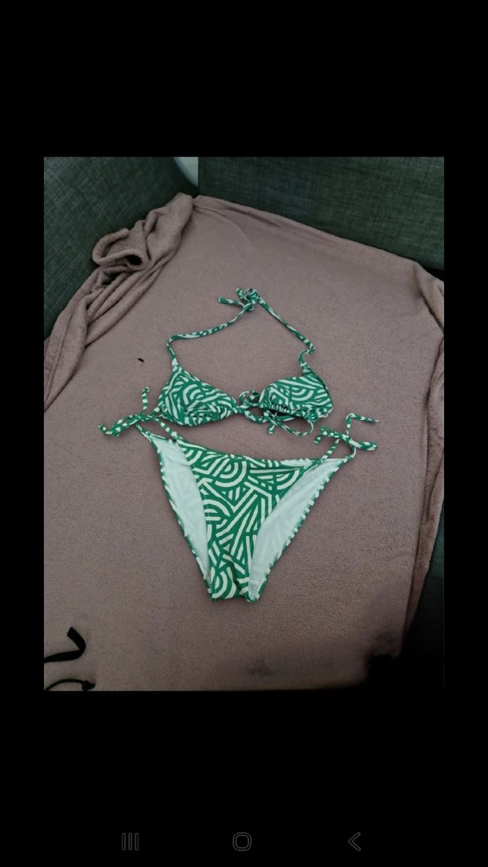 Maillot de bain 2 pièces vert à rayures blanches