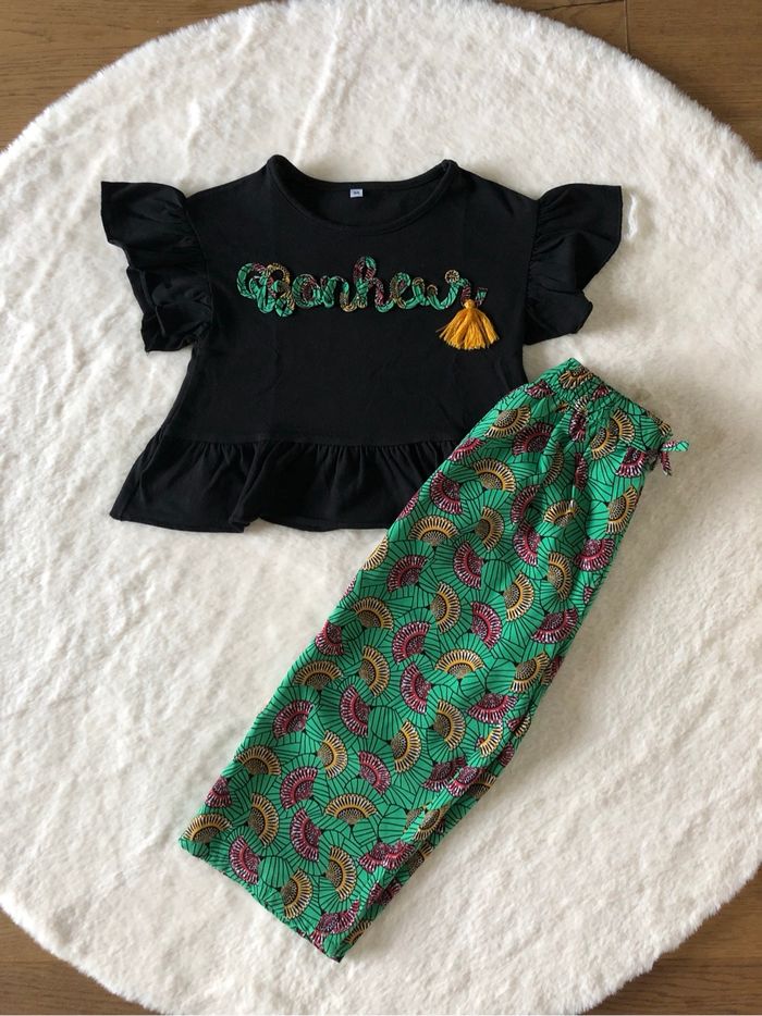 Ensemble pantalon fluide et tee-shirts assorti 3 ans