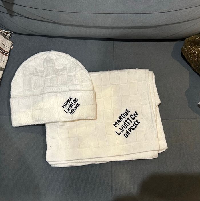 Bonnet et écharpe Lv - photo numéro 2