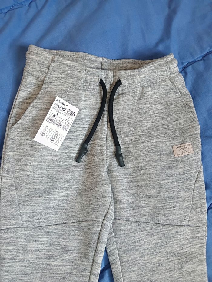 Pantalon jogging 4ans Neuf - photo numéro 2